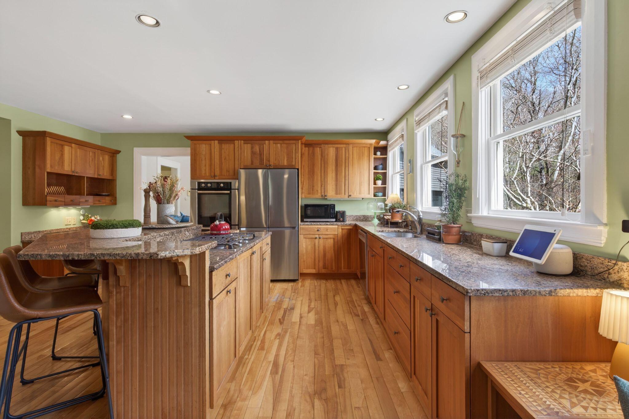 Falmouth, Maine, 04105, United States, 5 Bedrooms Bedrooms, ,6 BathroomsBathrooms,Residential,Pending,2041795
