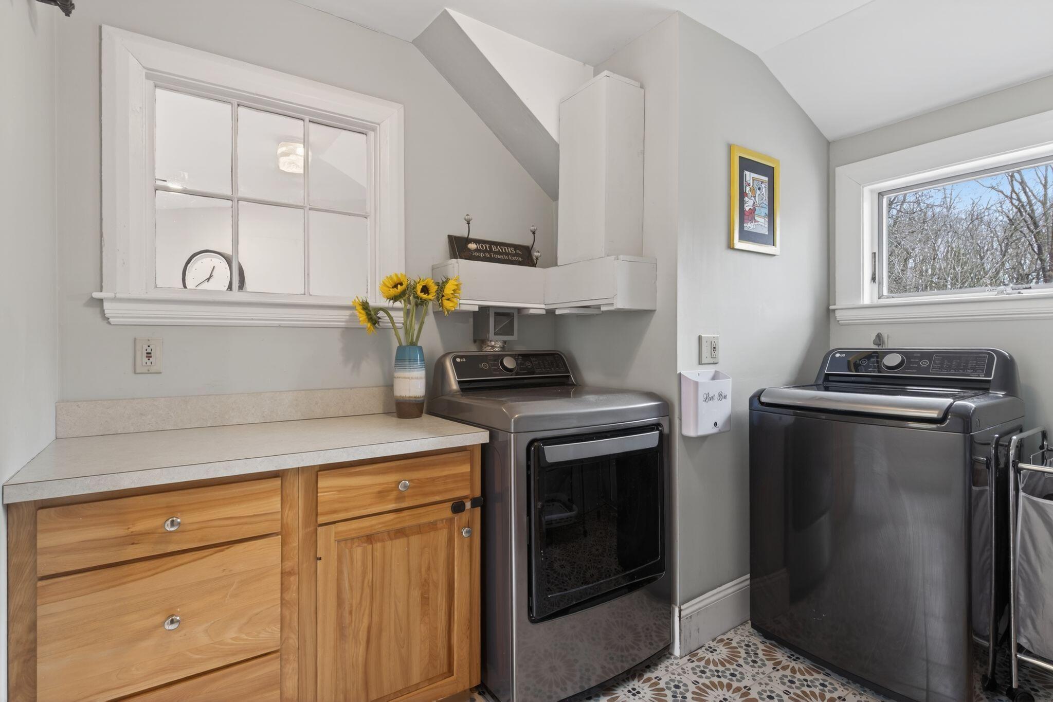 Falmouth, Maine, 04105, United States, 5 Bedrooms Bedrooms, ,6 BathroomsBathrooms,Residential,Pending,2041795