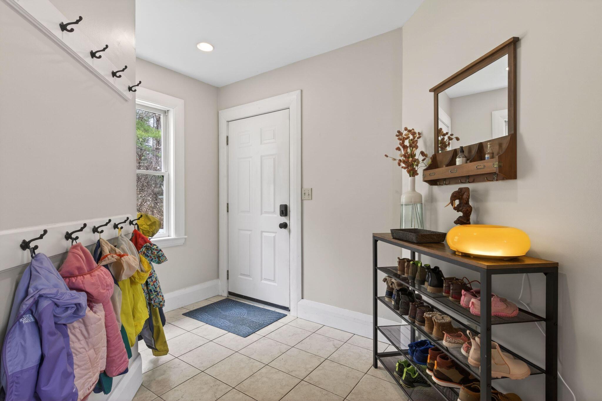 Falmouth, Maine, 04105, United States, 5 Bedrooms Bedrooms, ,6 BathroomsBathrooms,Residential,Pending,2041795