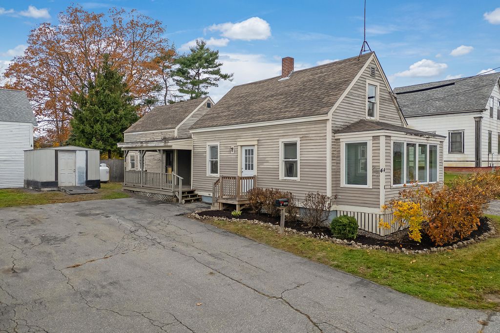Photo of 4 Lincoln Street, Richmond, ME 04357 (MLS # 1642733)