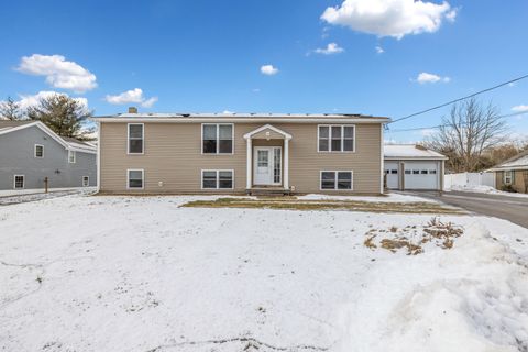 Photo of 18 Plymouth Drive, Biddeford, ME 04005 (MLS # 1647653)