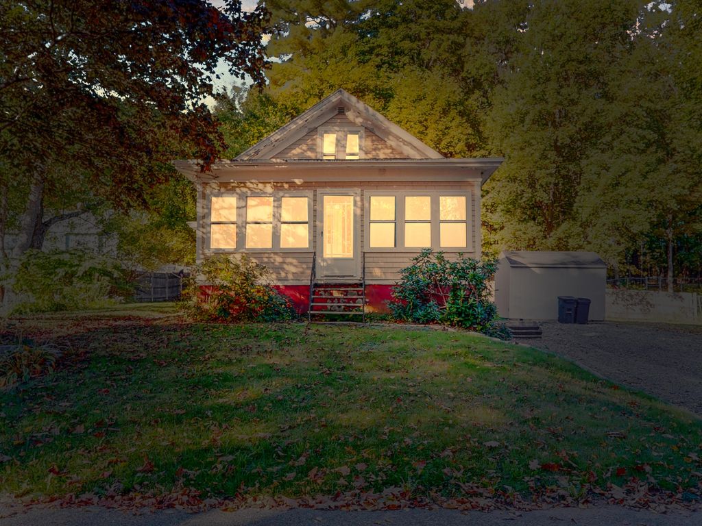 Photo of 14 Morse Street, Auburn, ME 04210 (MLS # 1639608)