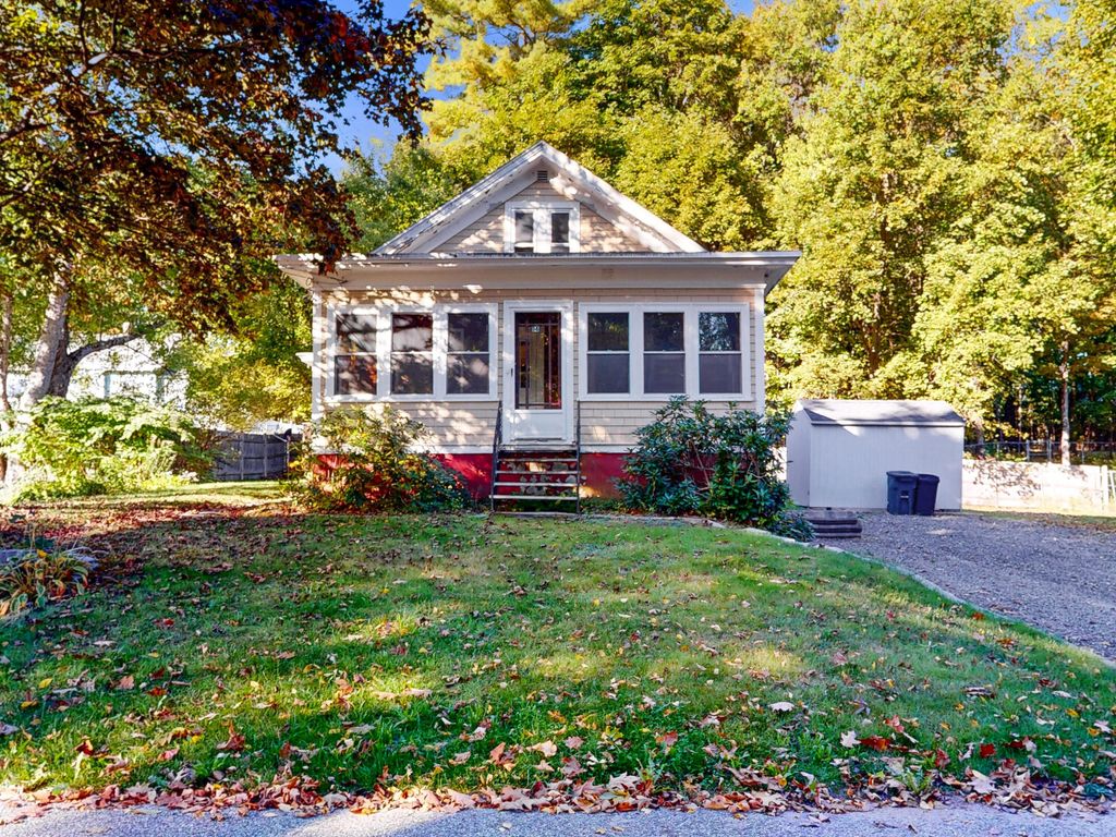Photo of 14 Morse Street, Auburn, ME 04210 (MLS # 1639608)