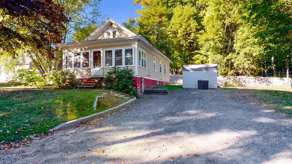 Photo of 14 Morse Street, Auburn, ME 04210 (MLS # 1639608)