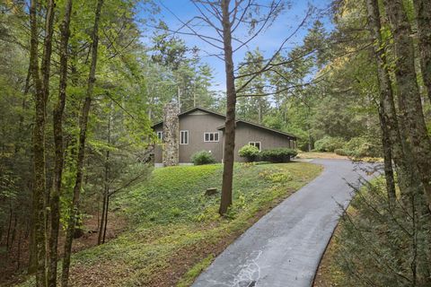 Photo of 98 Blackstrap Road, Falmouth, ME 04105 (MLS # 1637679)