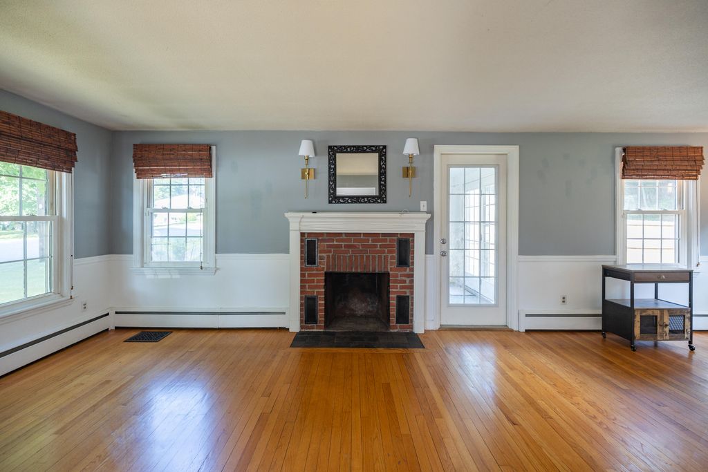 Photo of 16 Brooks Avenue, Lewiston, ME 04240 (MLS # 1632035)