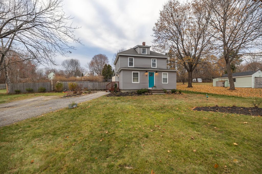 Photo of 32 Houghton Street, Auburn, ME 04210 (MLS # 1649061)