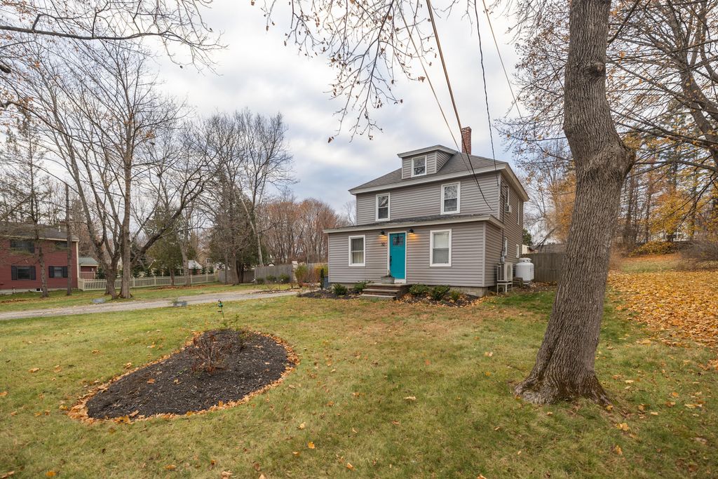 Photo of 32 Houghton Street, Auburn, ME 04210 (MLS # 1649061)