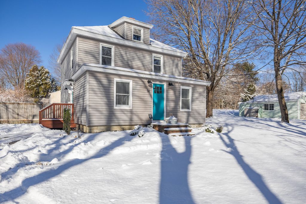 Photo of 32 Houghton Street, Auburn, ME 04210 (MLS # 1649061)