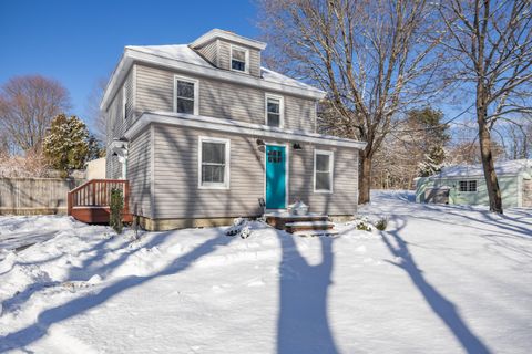 Photo of 32 Houghton Street, Auburn, ME 04210 (MLS # 1649061)