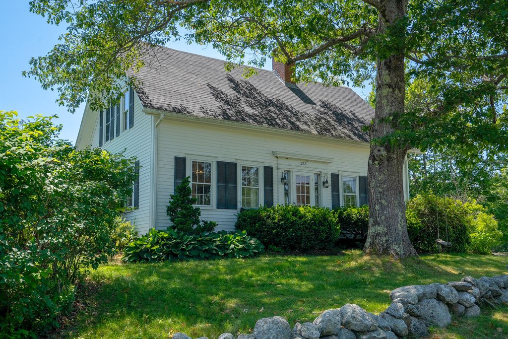 Photo of 253 Quaker Meeting House Road, Durham, ME 04222 (MLS # 1654661)