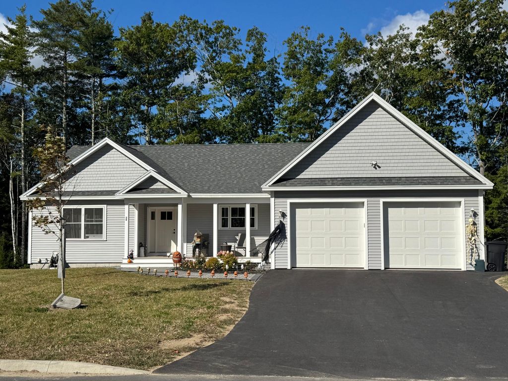 Photo of 23 Forest Glen Lane, Topsham, ME 04086 (MLS # 1639358)
