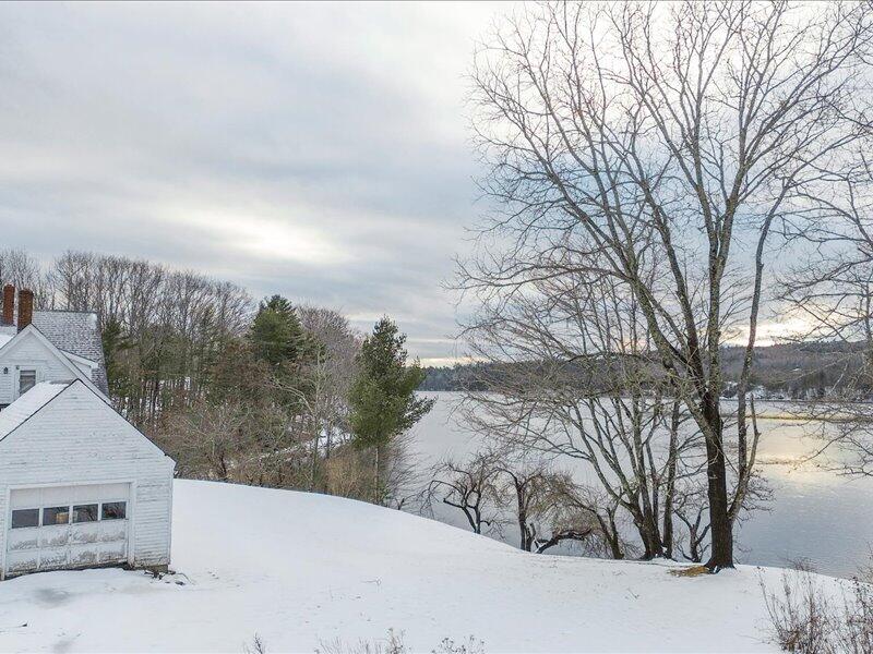 141 Gross Point Road Waterfront