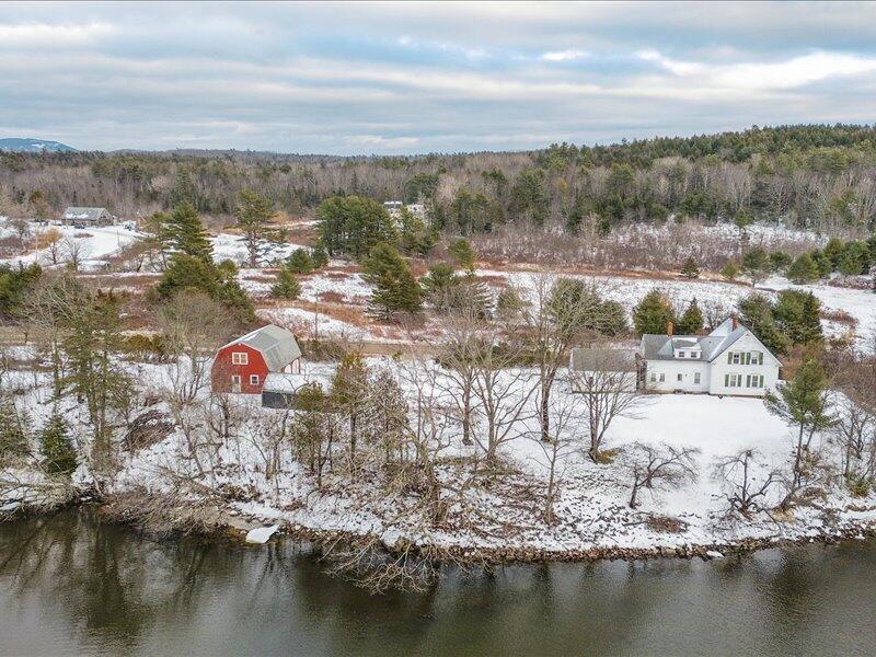 141 Gross Point Road Waterfront