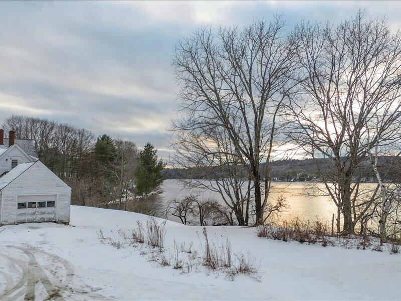 141 Gross Point Road Waterfront