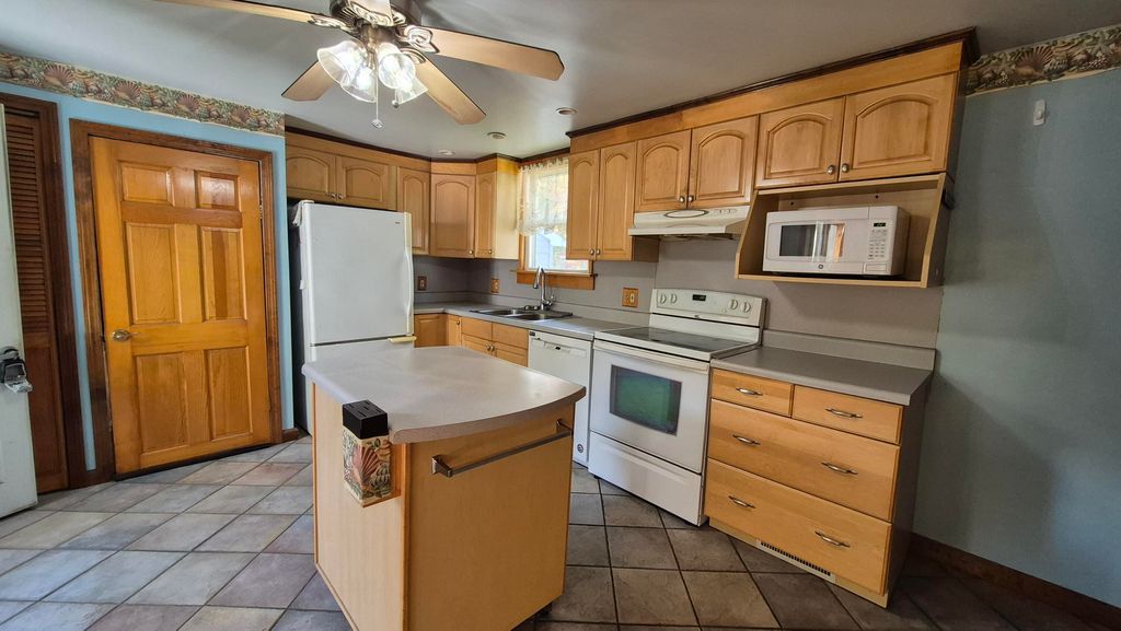 Photo of 122 Washington Street, Oakland, ME 04963 (MLS # 1641587)