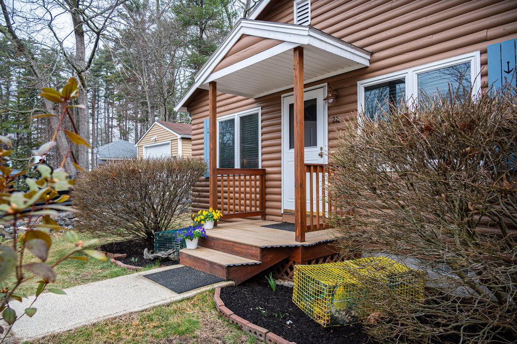 Photo of 28 Cookman Avenue, Old Orchard Beach, ME 04064 (MLS # 1660583)