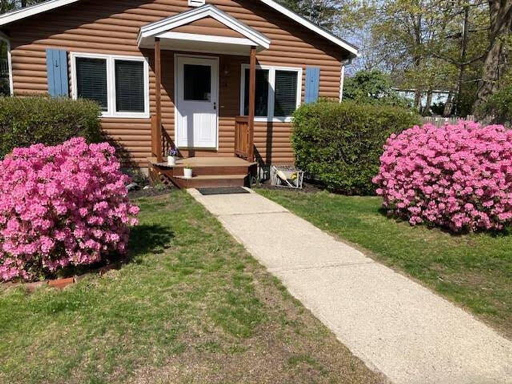 Photo of 28 Cookman Avenue, Old Orchard Beach, ME 04064 (MLS # 1660583)