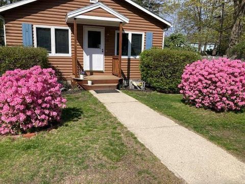 Photo of 28 Cookman Avenue, Old Orchard Beach, ME 04064 (MLS # 1660583)