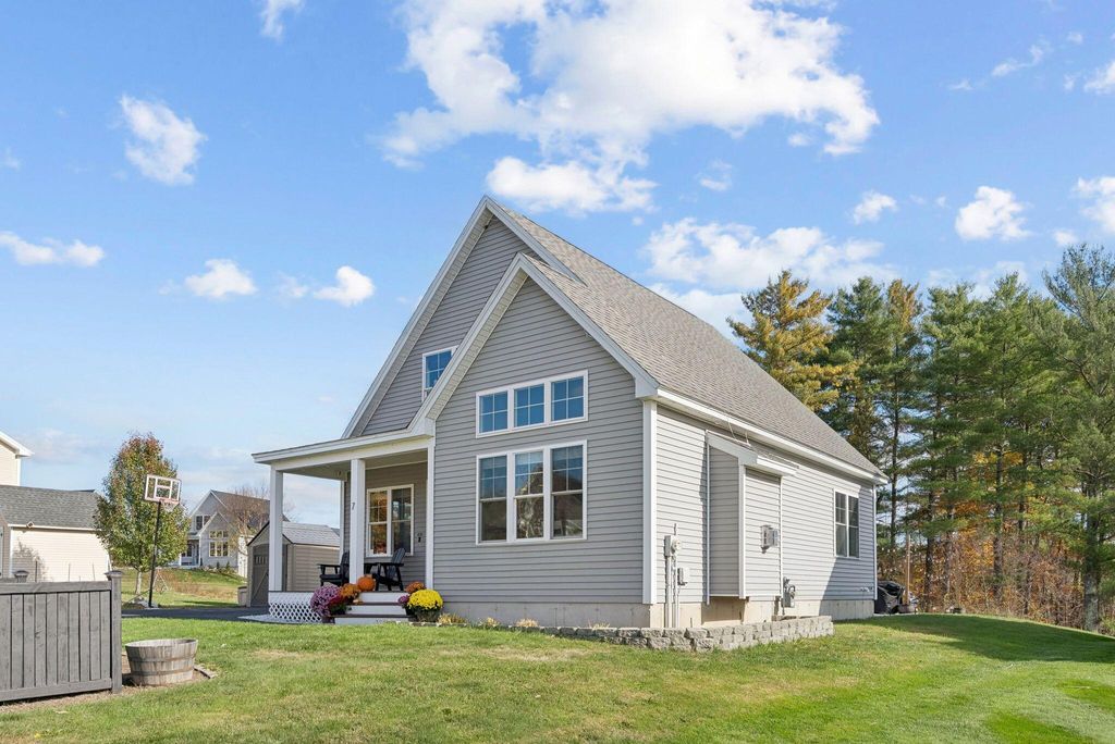 Photo of 7 Castle Rock Drive, Cumberland, ME 04021 (MLS # 1642396)