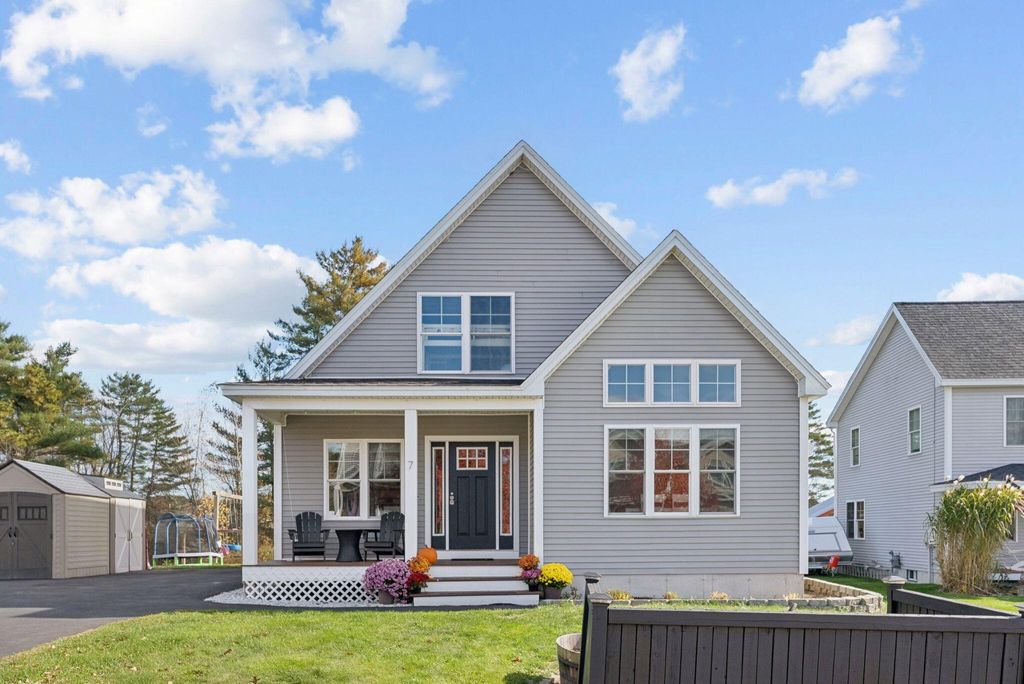 Photo of 7 Castle Rock Drive, Cumberland, ME 04021 (MLS # 1642396)