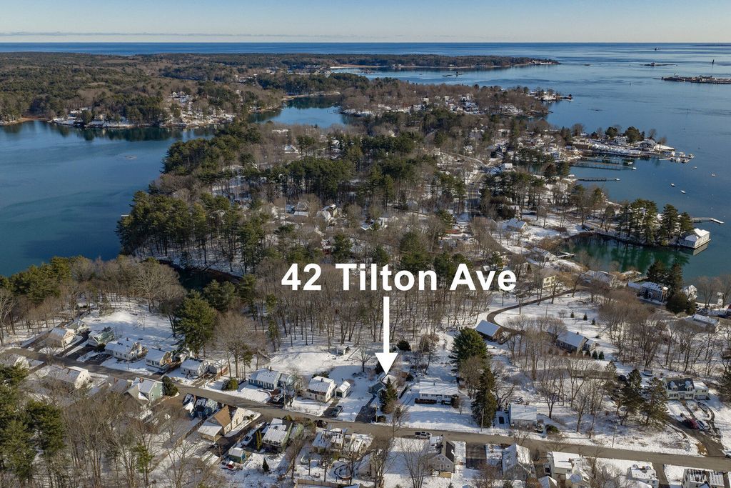 Photo of 42 Tilton Avenue, Kittery, ME 03904 (MLS # 1646275)