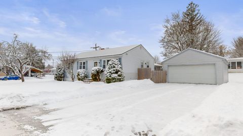 Photo of 16 Orchard Circle, Lewiston, ME 04240 (MLS # 1649736)