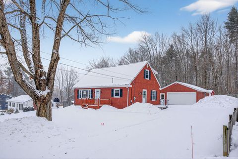 Photo of 15 Hamlin Road, Falmouth, ME 04105 (MLS # 1652225)