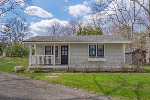 Photo of 6 Perkins Lane, Kennebunkport, ME 04046 (MLS # 1661157)