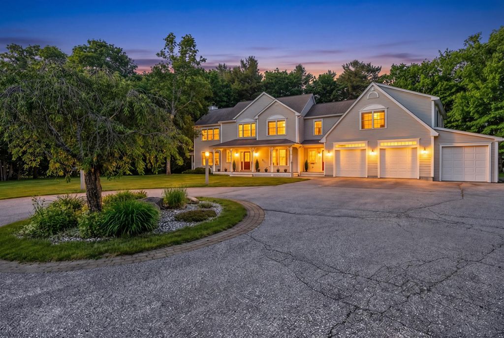 Photo of 4 Divot Drive, Gray, ME 04039 (MLS # 1658697)