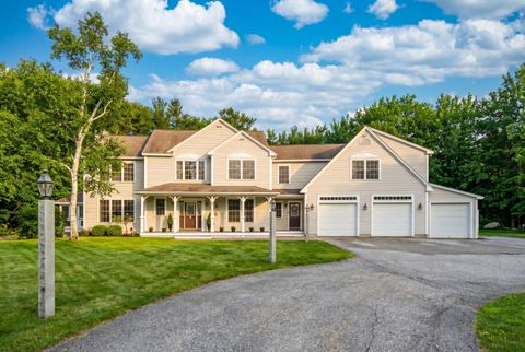 Photo of 4 Divot Drive, Gray, ME 04039 (MLS # 1658697)