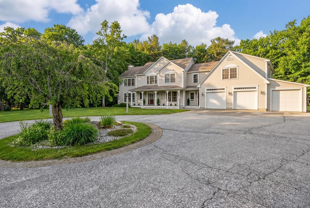 Photo of 4 Divot Drive, Gray, ME 04039 (MLS # 1658697)