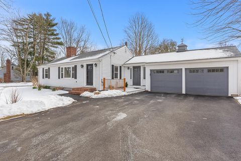 Photo of 6 Lunt Road, Falmouth, ME 04105 (MLS # 1647554)