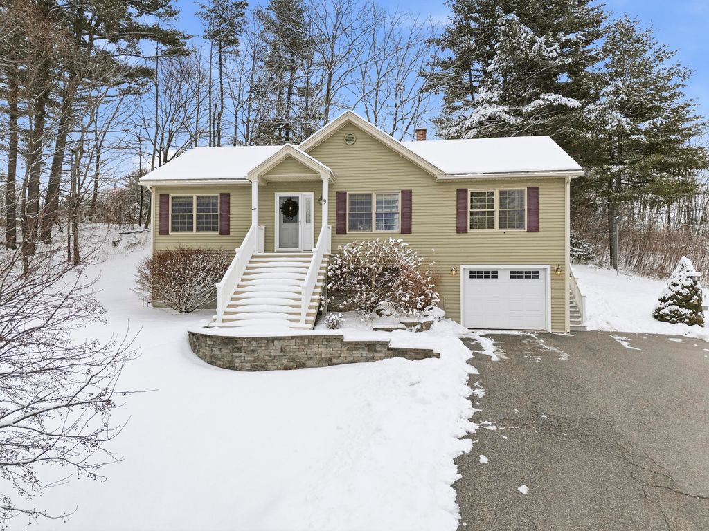 Photo of 9 Jill Street, Lewiston, ME 04240 (MLS # 1651136)