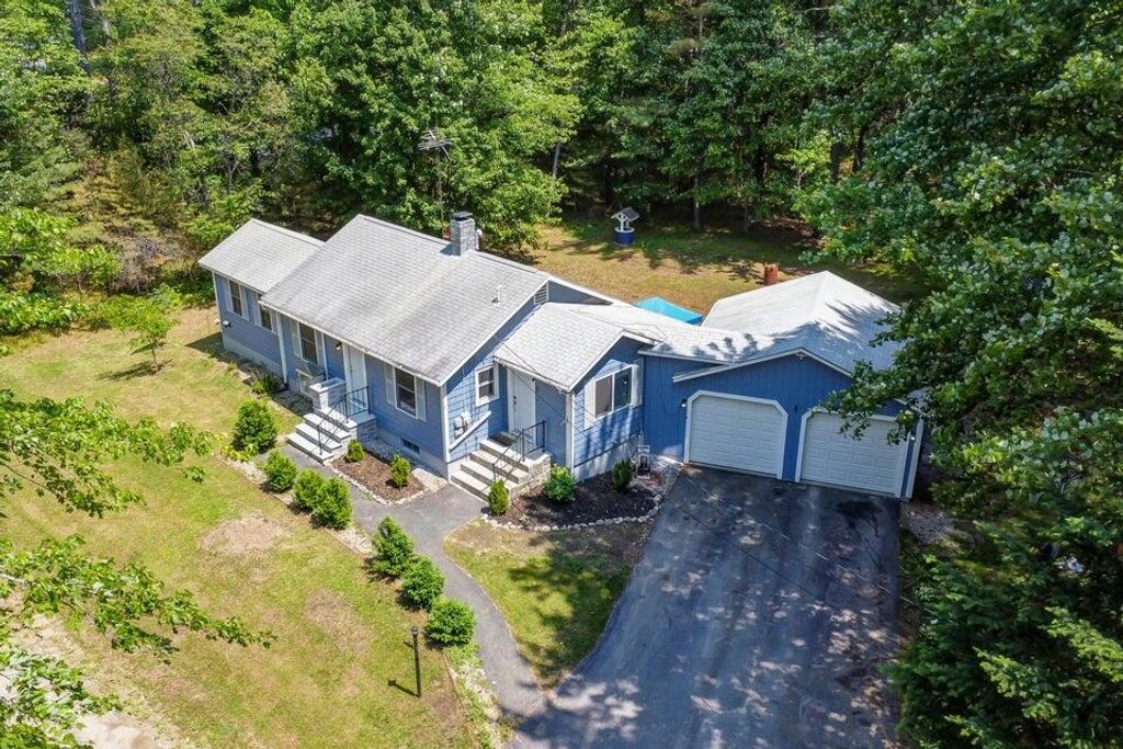 Photo of 9 Middle Road Extension, Standish, ME 04085 (MLS # 1649325)