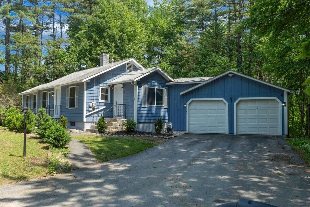 Photo of 9 Middle Road Extension, Standish, ME 04085 (MLS # 1649325)