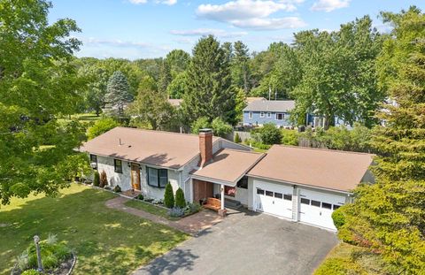 Photo of 7 Lawn Avenue, Cumberland, ME 04021 (MLS # 1658483)