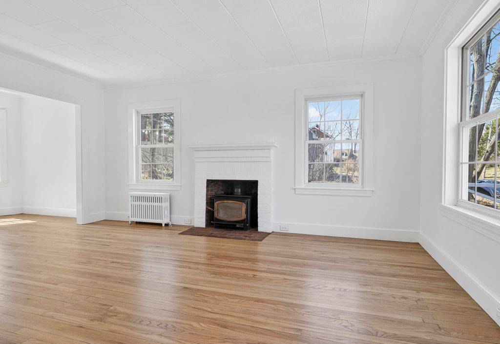 Photo of 60 Oakhurst Road, Cape Elizabeth, ME 04107 (MLS # 1657711)