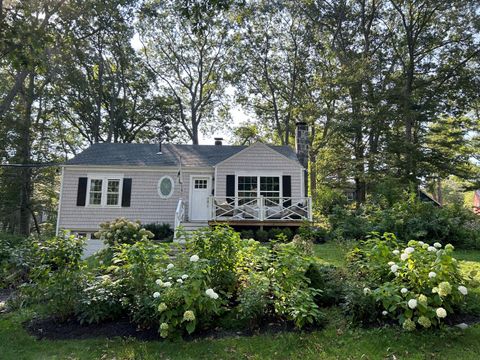 Photo of 60 Oakhurst Road, Cape Elizabeth, ME 04107 (MLS # 1657711)