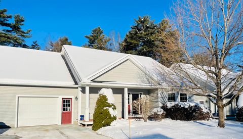 Photo of 24 York Ledge Drive #24, Cumberland, ME 04110 (MLS # 1644146)