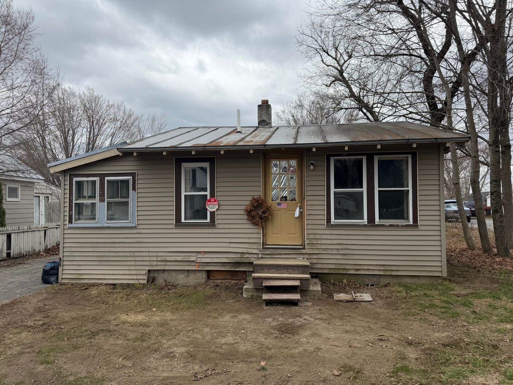 Photo of 27 Saint John Street, Skowhegan, ME 04976 (MLS # 1660273)