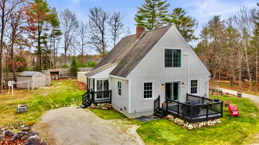 Photo of 389 Pleasant Street, Mechanic Falls, ME 04256 (MLS # 1642914)