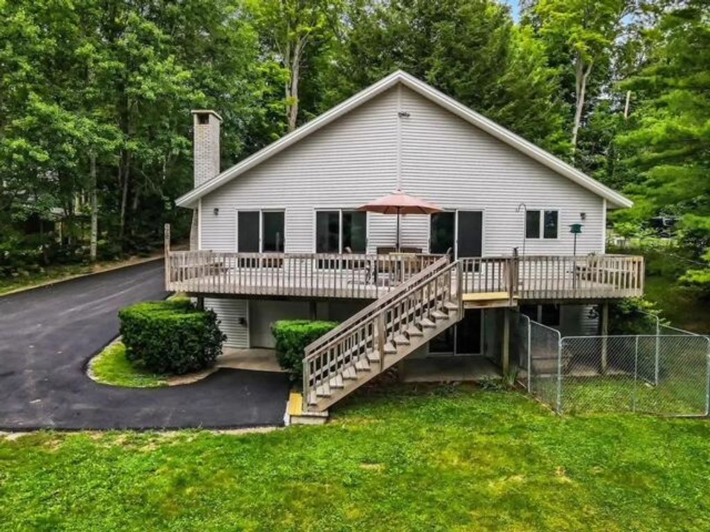 Photo of 87 Maple Ridge Drive, Monmouth, ME 04259 (MLS # 1655381)