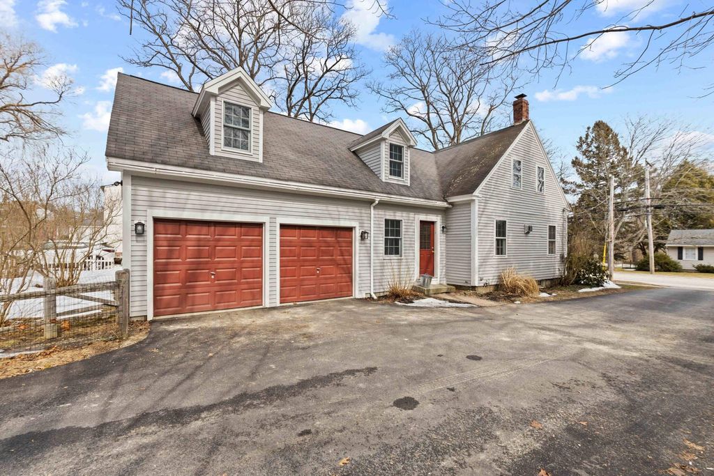 Photo of 166 E Main Street, Yarmouth, ME 04096 (MLS # 1654445)