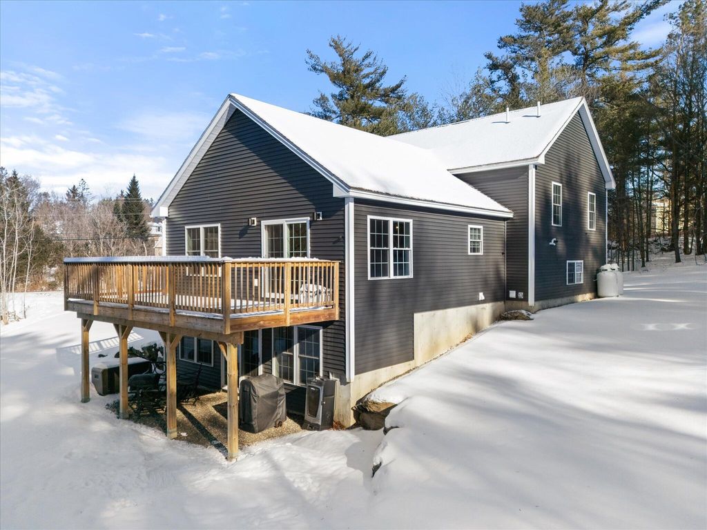 Photo of 564 Kenduskeag Avenue, Bangor, ME 04401 (MLS # 1650265)