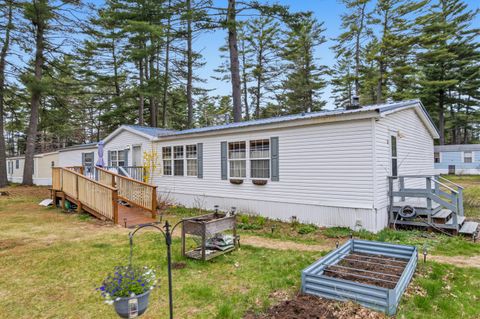 Photo of 33 Theodore Drive, Brunswick, ME 04011 (MLS # 1661039)