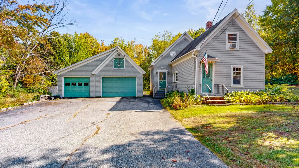 Photo of 105 Hogan Road, Lewiston, ME 04240 (MLS # 1639171)