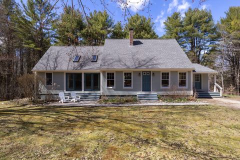 Photo of 18 Glenview Road, Freeport, ME 04032 (MLS # 1659028)