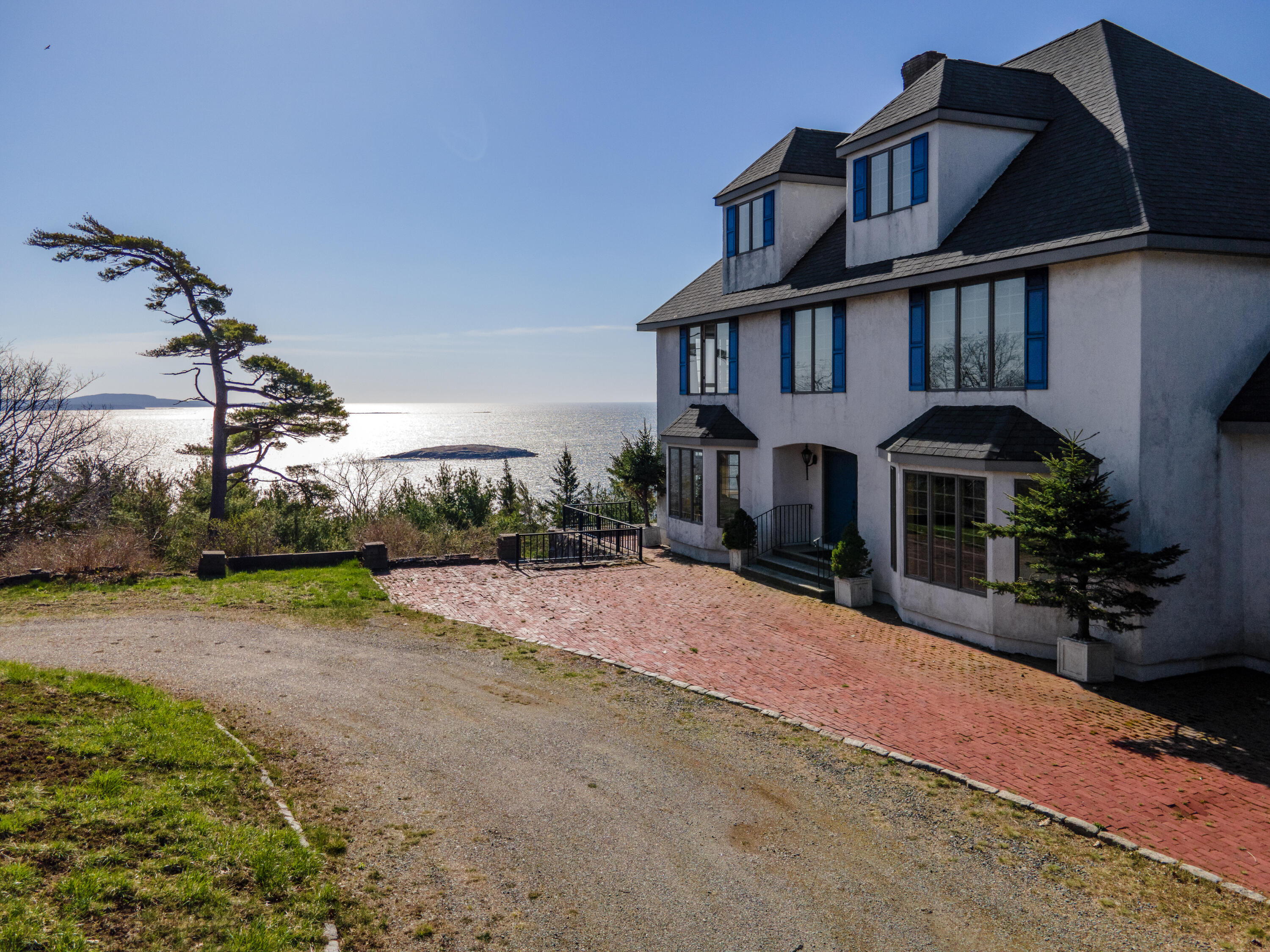 18 Greenway Court