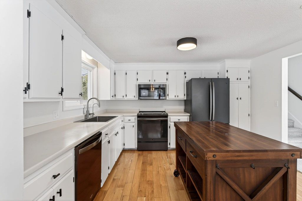 Photo of 24 Mast Lane, Yarmouth, ME 04096 (MLS # 1649311)